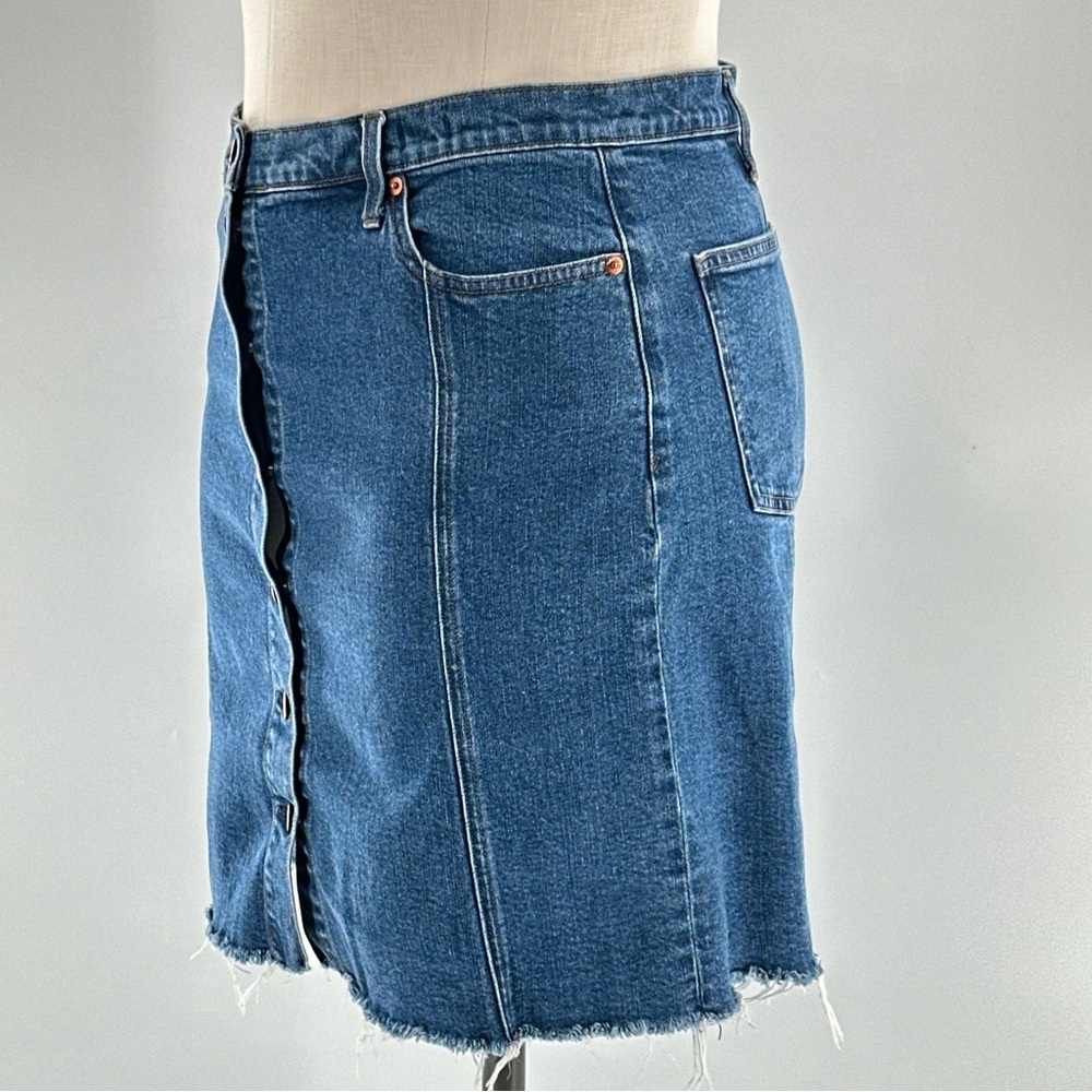 GAP Denim Button Front pencil Skirt Size 32 Raw Hem Medium Wash Y2K Vintage - Picture 7 of 10